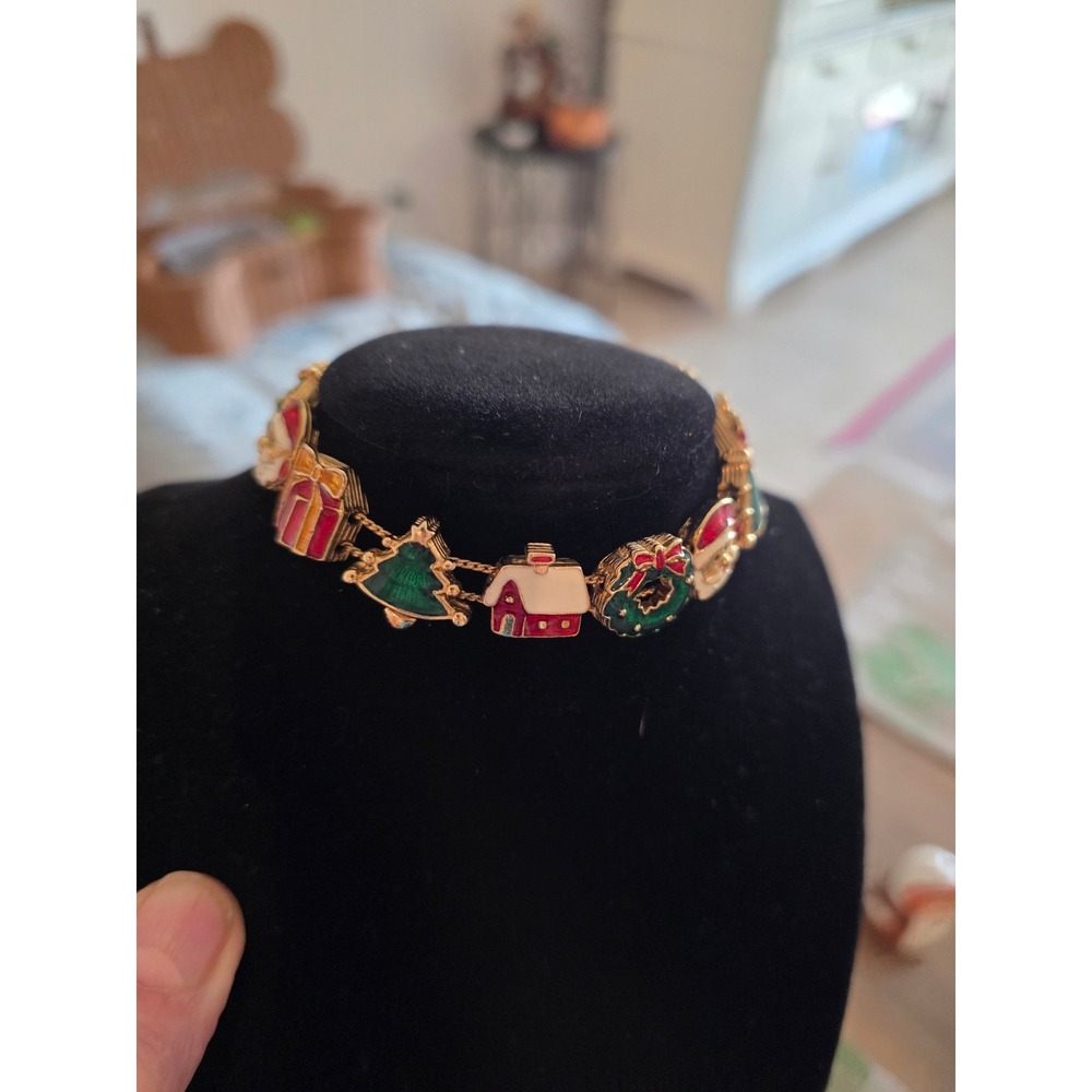 Whimsical Christmas Charm Bracelet VINTAGE AVON - Picture 4 of 6